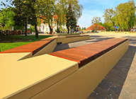 wysokiej jakości elementy architektury z betonu architektonicznego: ławki, siedziska, kosze, donice, stojaki rowerowe, lampy oświetleniowe